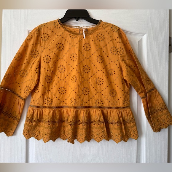 FREE PEOPLE RUFFLE EYELET TOP. MERCI BEAUCOUP BELL SLEEVE BLOUSE. EXCELLENT COND - Picture 13 of 16